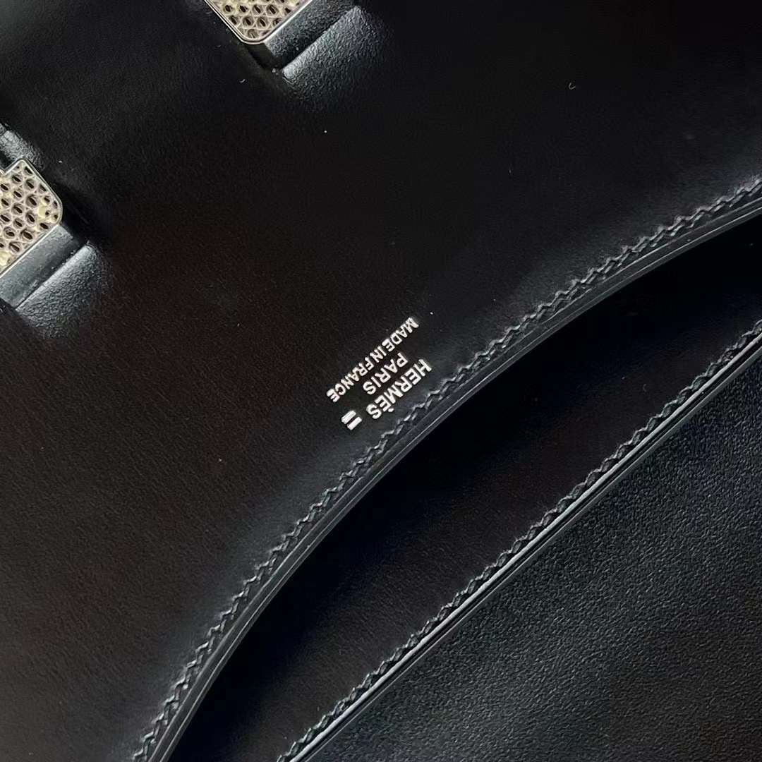 Hermès（爱马仕）Constance 空姐包 Box皮 Ck89 黑色 拼 自然色 蜥蜴扣 19cm 全手工蜡线缝制 Phw