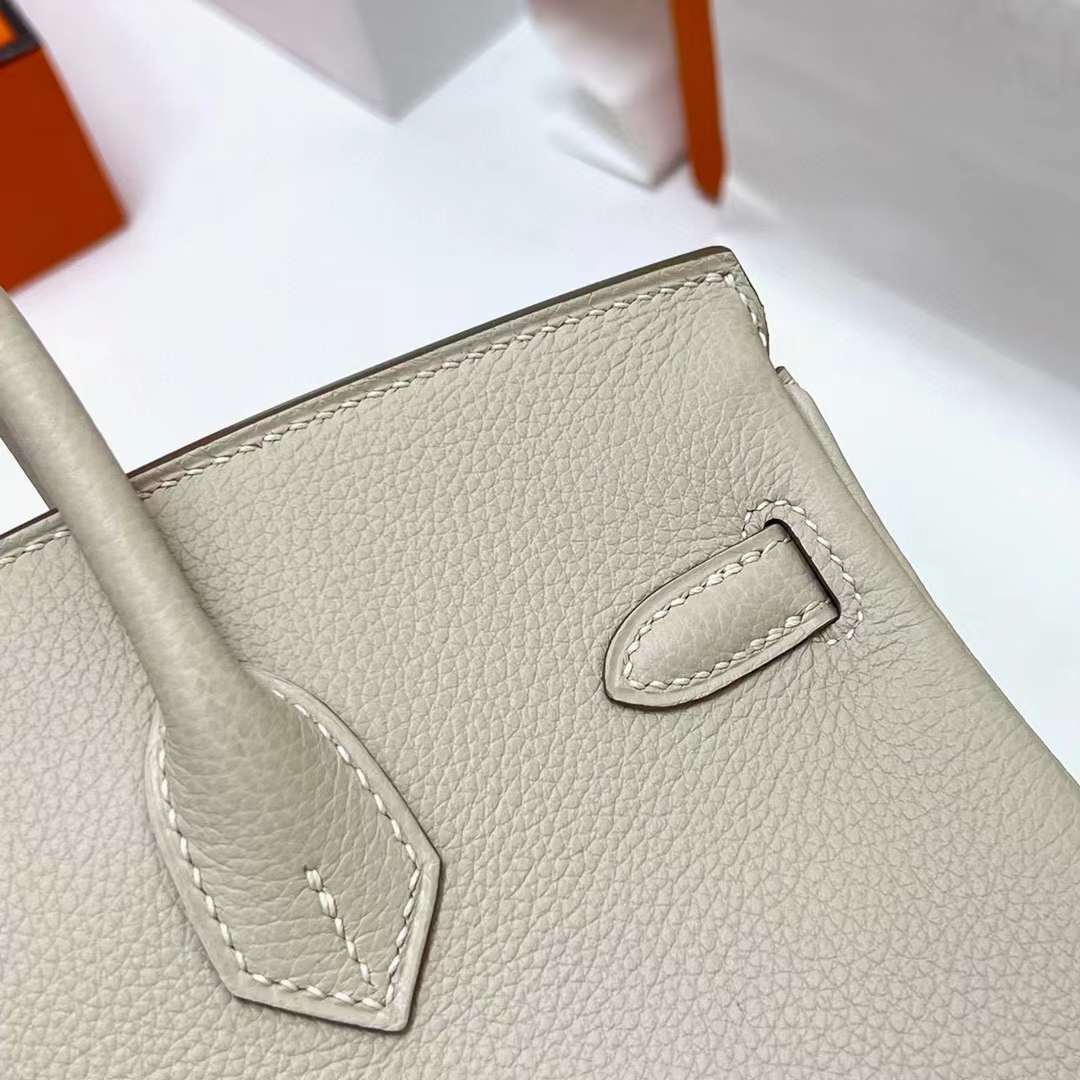 Hermès（爱马仕）Birkin 铂金包 Togo皮 Ck10 奶昔白 银扣 25cm 全手工蜡线缝制 Phw