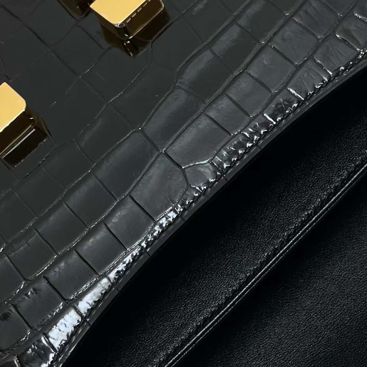 Hermès（爱马仕）Constance elan 亮面倒v澳洲湾鳄鱼 shiny porosus crocodile Ck89 黑色 金扣 26cm 全手工蜡线缝制