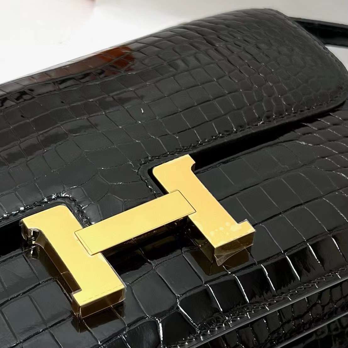 Hermès（爱马仕）Constance elan 亮面倒v澳洲湾鳄鱼 shiny porosus crocodile Ck89 黑色 金扣 26cm 全手工蜡线缝制