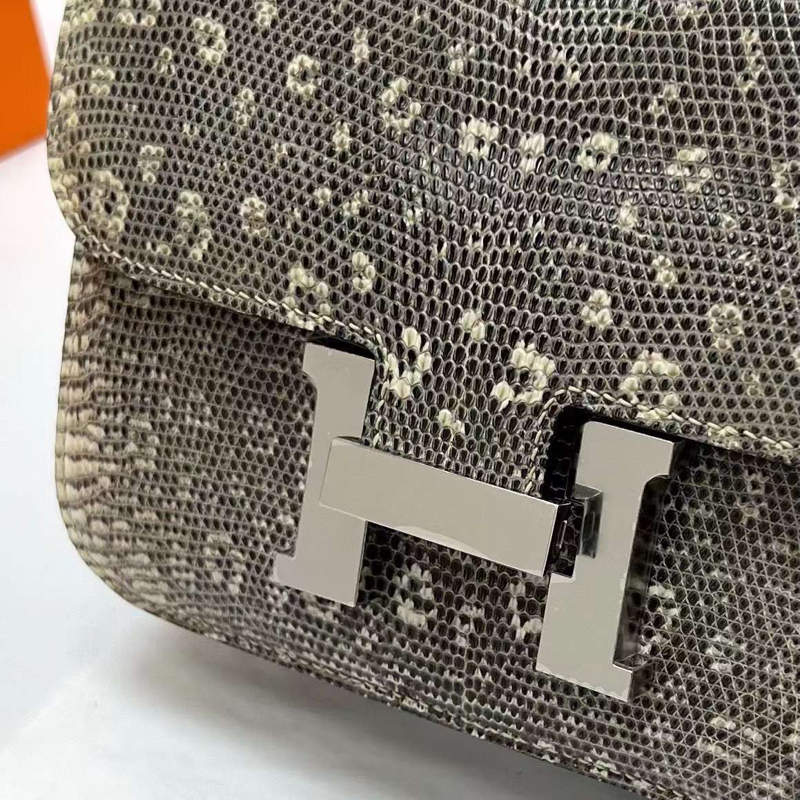 Hermès（爱马仕）Constance 康康 Lizard 进口蜥蜴皮 自然色 银扣 19cm 全手工蜡线缝制 Ghw