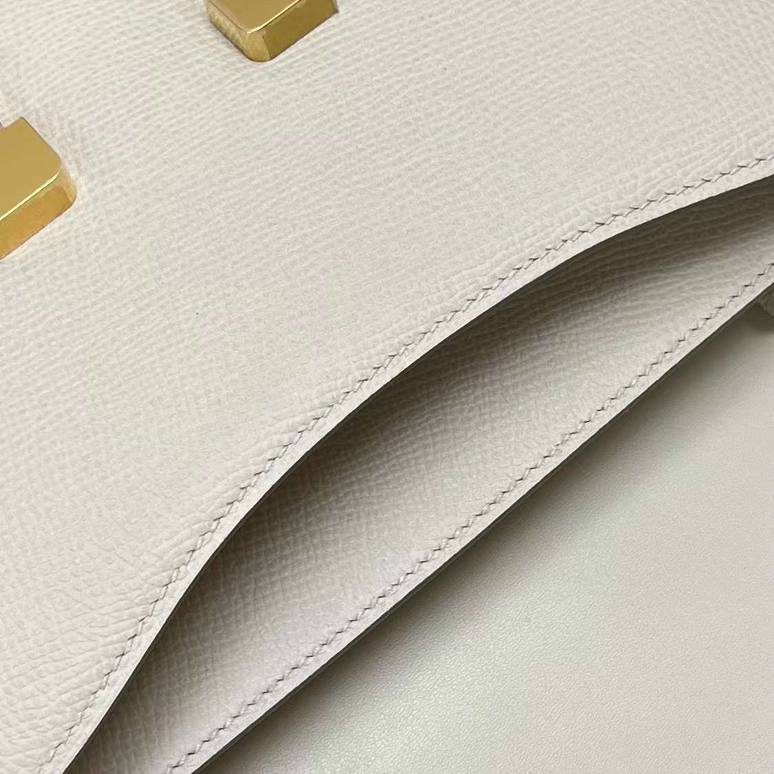 Hermès（爱马仕）Constance 空姐包 Epsom Ck10 奶昔白 金扣 19cm 全手工蜡线缝制 Ghw
