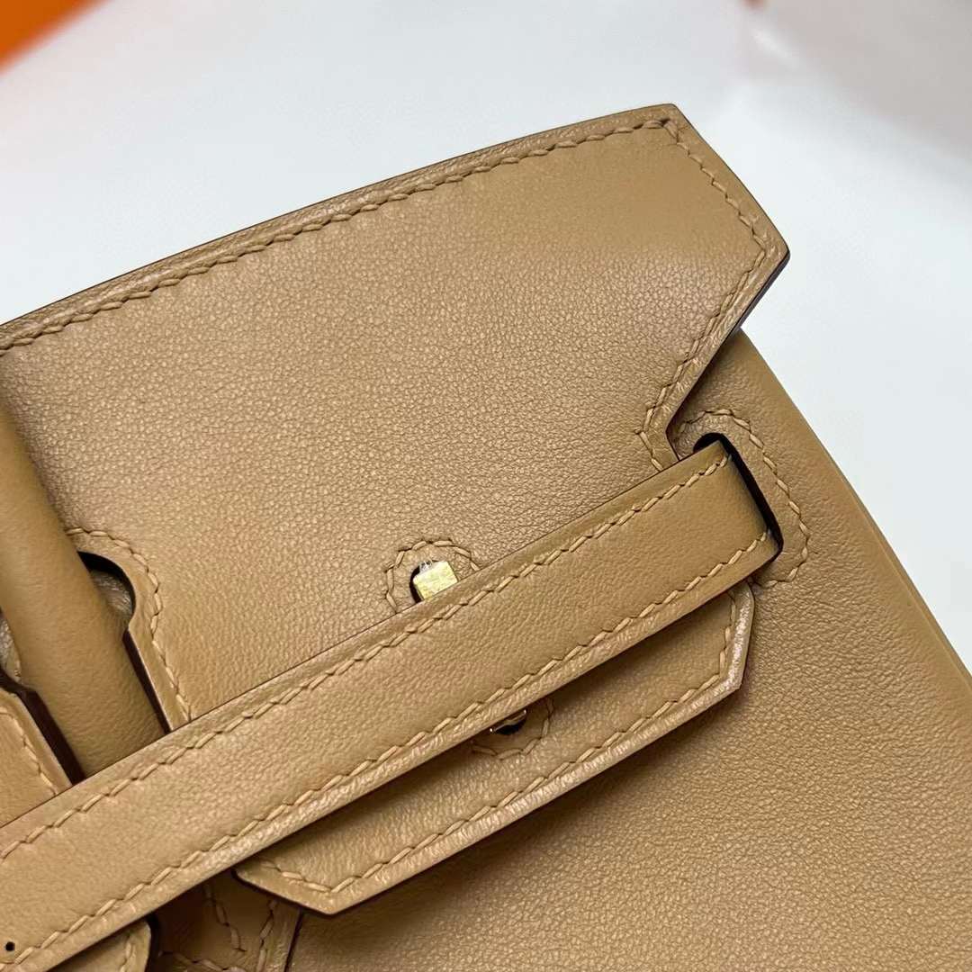 Hermès（爱马仕）Birkin 铂金包 Swift 0M 奶茶色 金扣 25cm 全手工蜡线缝制 Ghw