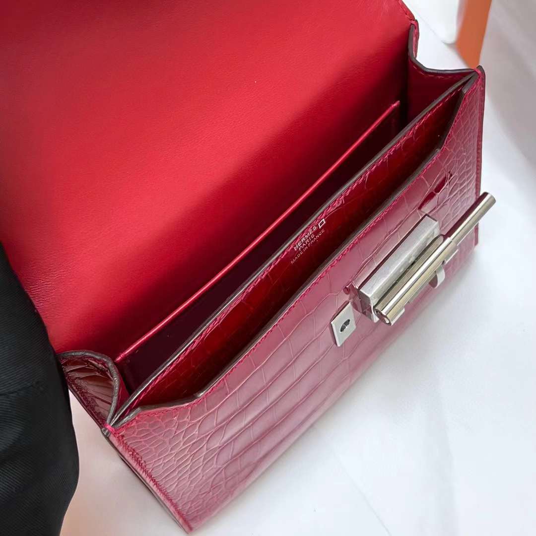 Hermès（爱马仕）Verrou 机枪包 亮面美洲鳄鱼 Ck95 法拉利红 银扣 17.5cm 全手工蜡线缝制 Phw