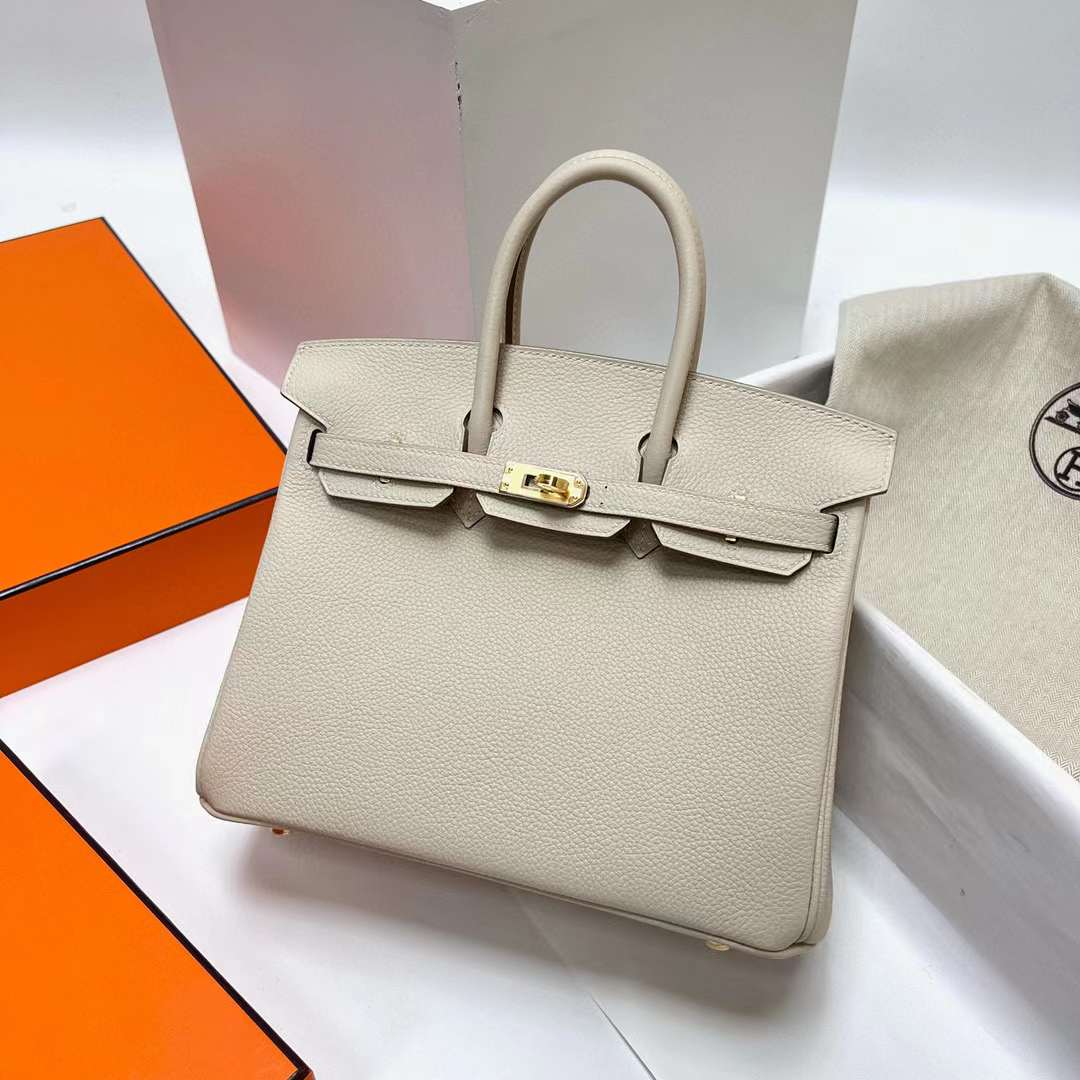 Hermès（爱马仕）Birkin 铂金包 Togo皮 Ck10 奶昔白 金扣 25cm 全手工蜡线缝制 Ghw