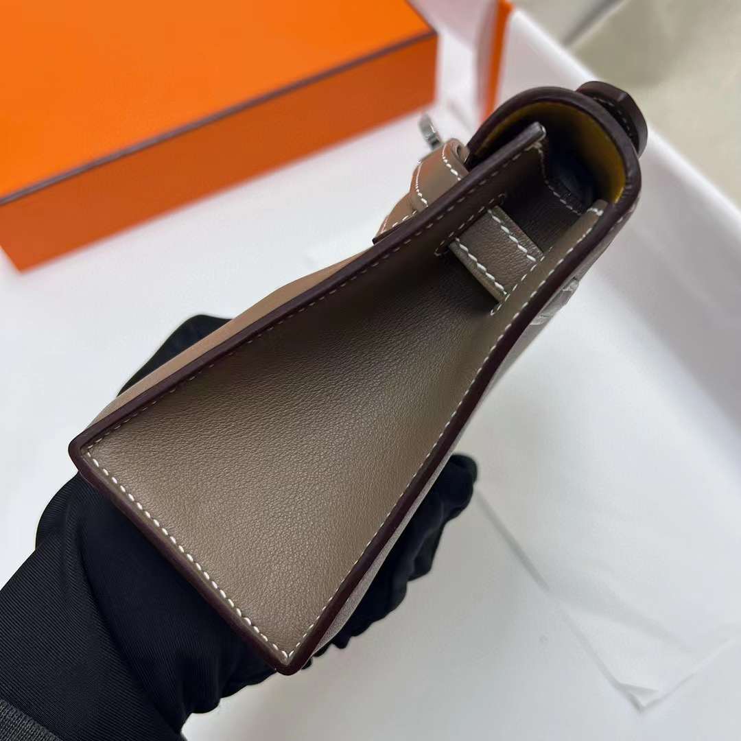 Hermès（爱马仕）Mini Kelly Pochette Swift Ck18 大象灰 内拼 9D 琥珀黄 银扣 22cm 全手工蜡线缝制 phw