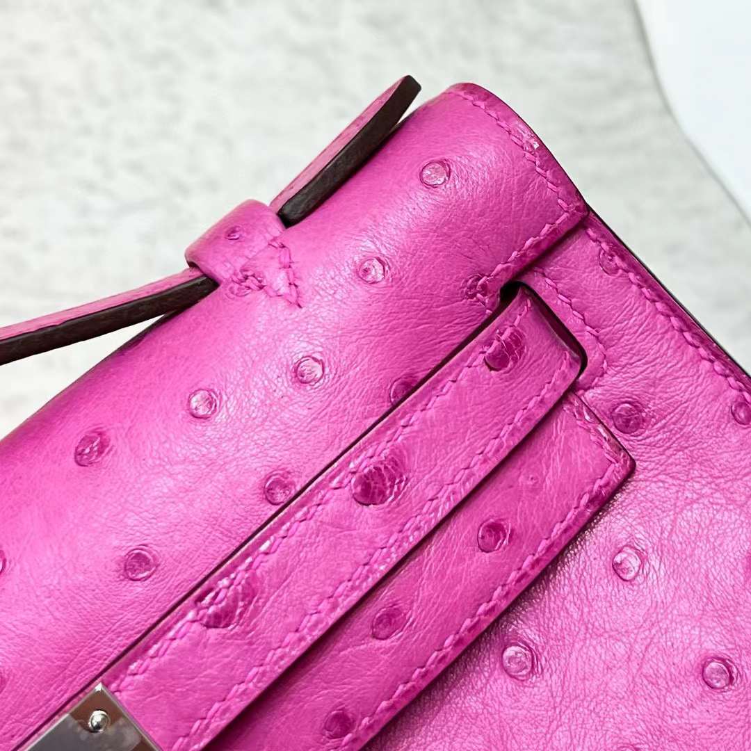 Hermès（爱马仕）Mini Kelly Pochette Ostrich 鸵鸟皮 9i 玉兰粉 银扣 22cm 全手工蜡线缝制 Phw
