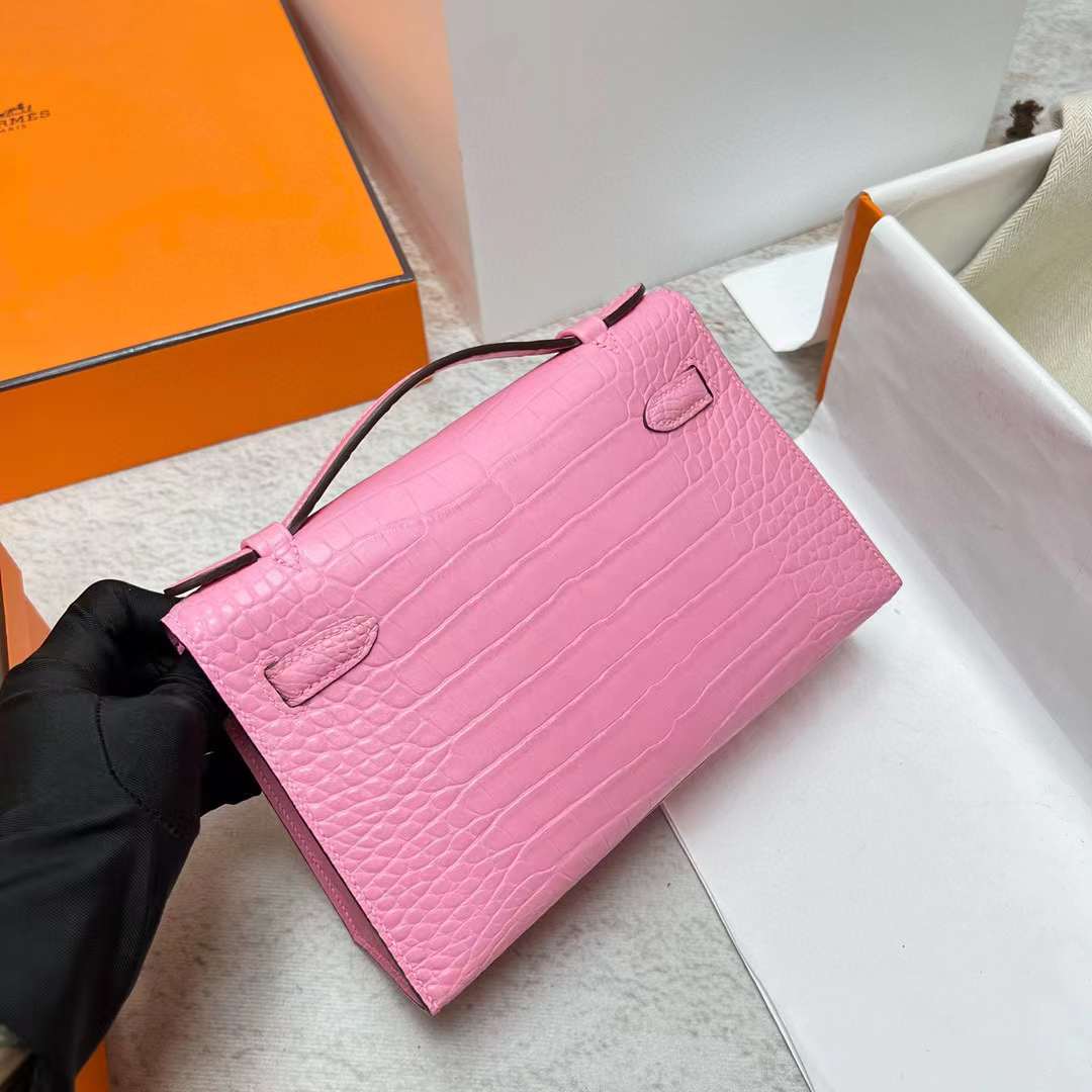 Hermès（爱马仕）Mini Kelly Pochette 雾面美洲鳄鱼皮 5P 樱花粉 银扣 22cm 全手工蜡线缝制 Phw