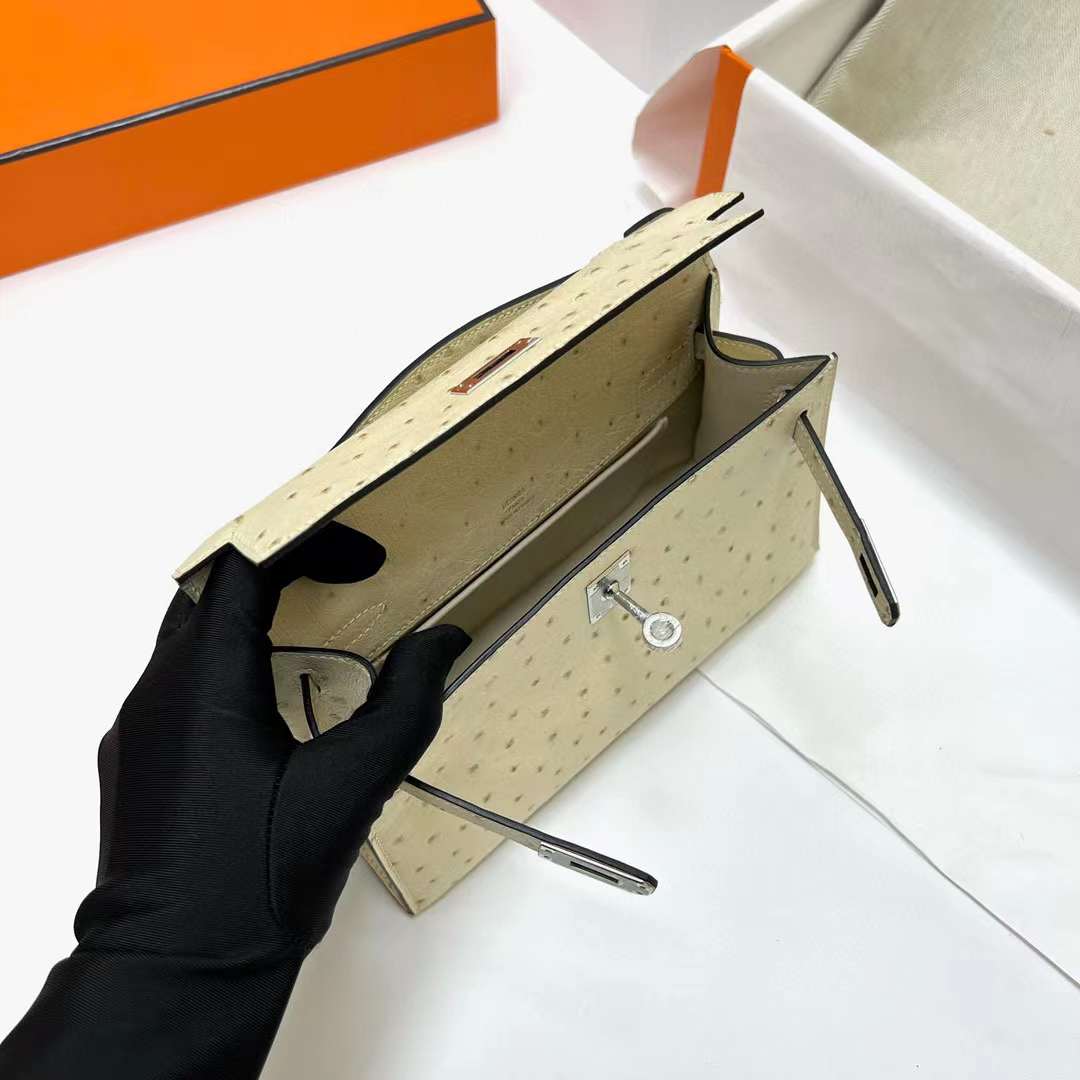Hermès（爱马仕）Mini Kelly Pochette Ostrich 鸵鸟皮 3C 羊毛白 银扣 22cm 全手工蜡线缝制 Phw