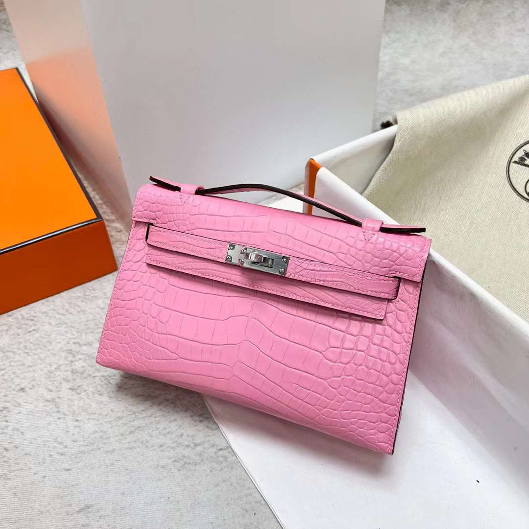 Hermès（爱马仕）Mini Kelly Pochette 雾面美洲鳄鱼皮 5P 樱花粉 银扣 22cm 全手工蜡线缝制 Phw