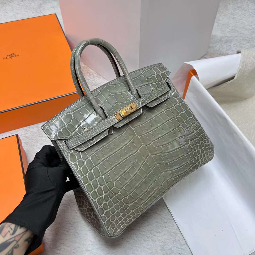 Hermès（爱马仕）Birkin 铂金包 亮面尼罗鳄鱼 Shiny Nilo Crocodile Ck81 斑鸠灰 金扣 25cm 全手工蜡线缝制 Ghw