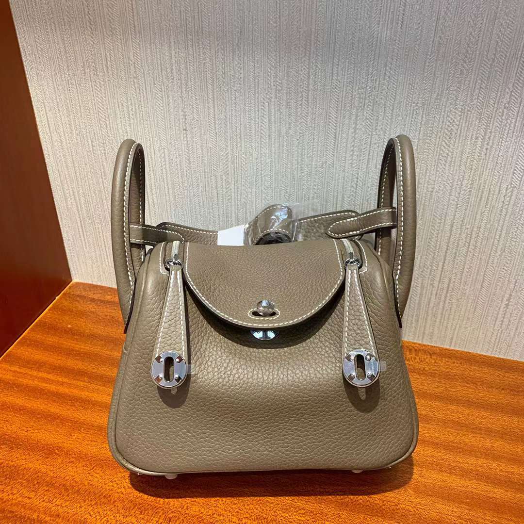 Hermès（爱马仕）Mini Lindy 迷你琳迪包 Clemence 原厂进口大牛皮 Ck18 大象灰 银扣 19cm 全手工蜡线缝制 Phw