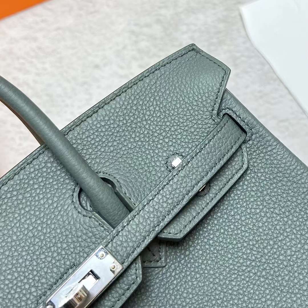 Hermès（爱马仕）Birkin 铂金包 Togo皮 Cc63 杏绿色 银扣 25cm 全手工蜡线缝制 Phw