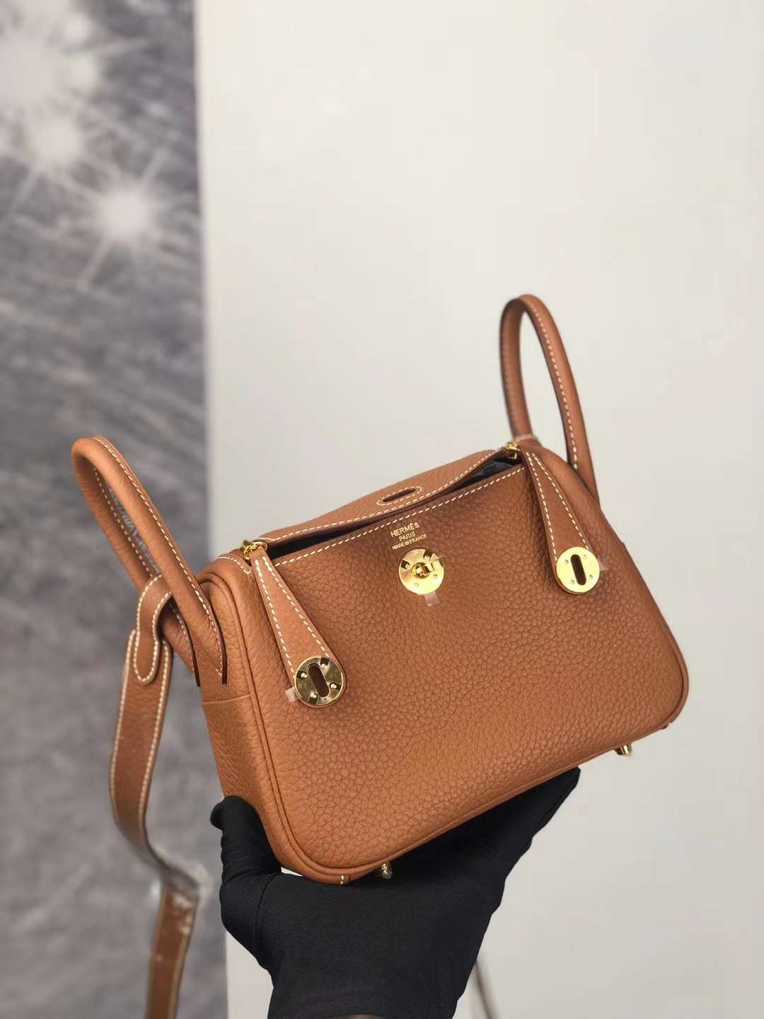 Hermès（爱马仕）Mini Lindy 迷你琳迪包 Clemence 原厂进口大牛皮 Ck37 金棕色 金扣 19cm 全手工蜡线缝制 Ghw