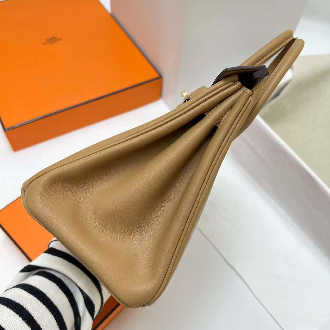 Hermès（爱马仕）Birkin 铂金包 Swift 0M 奶茶色 金扣 25cm 全手工蜡线缝制 Ghw