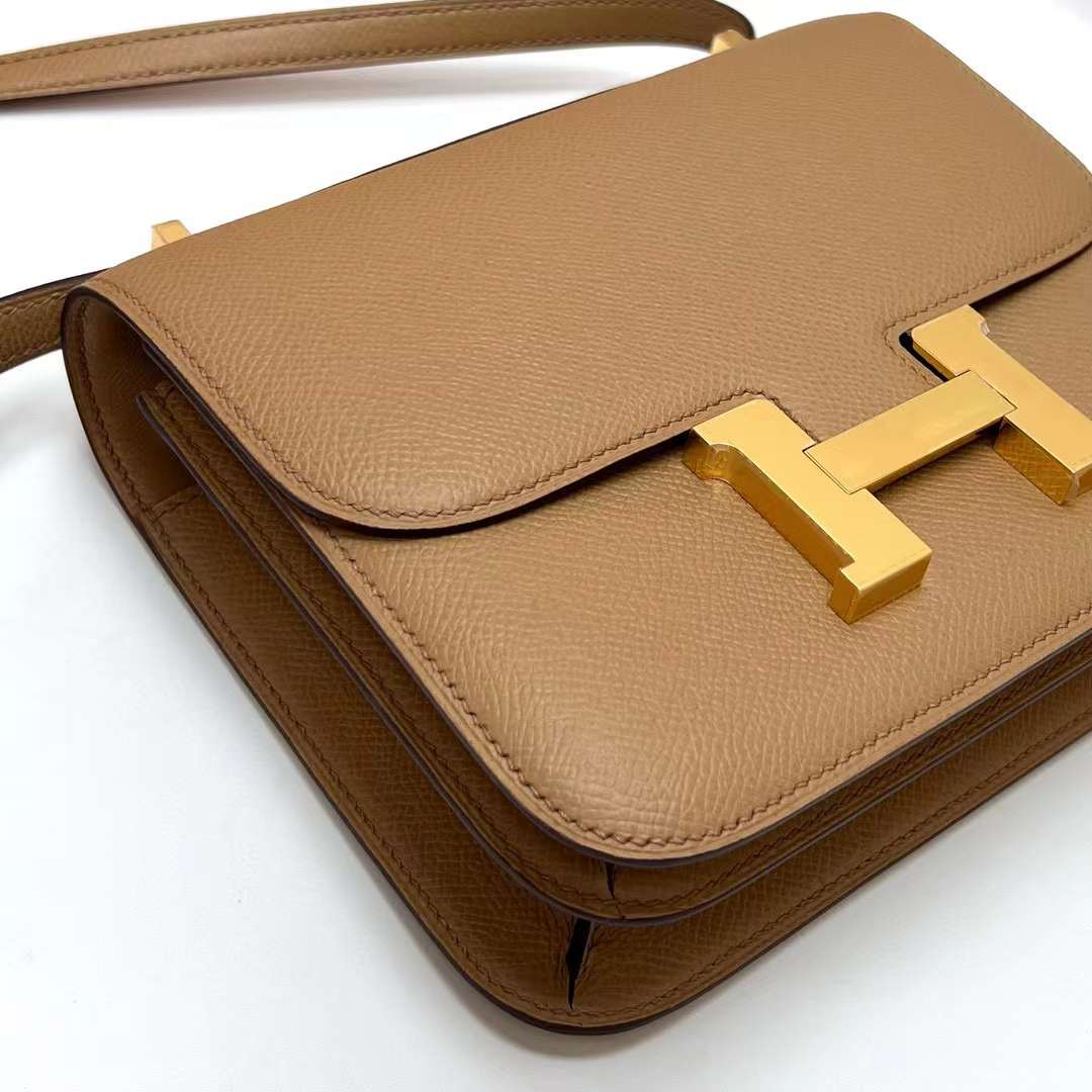 Hermès（爱马仕）Constance 空姐包 Epsom 0M 奶茶色 金扣 19cm 全手工蜡线缝制 Ghw