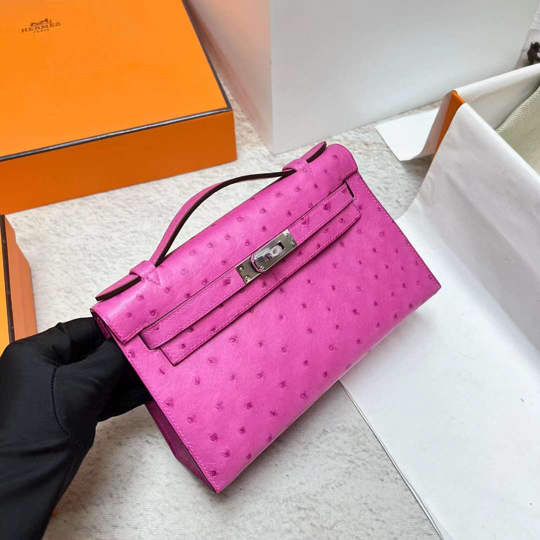 Hermès（爱马仕）Mini Kelly Pochette Ostrich 鸵鸟皮 9i 玉兰粉 银扣 22cm 全手工蜡线缝制 Phw