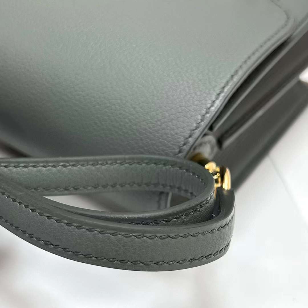 Hermès（爱马仕）Roulis 猪鼻子 Evercolor Cc63 杏绿色 金扣 18cm 全手工蜡线缝制 Ghw