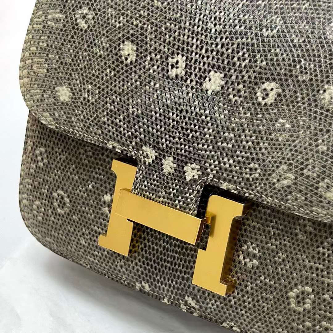 Hermès（爱马仕）Constance 康康 Lizard 进口蜥蜴皮 自然色 金扣 19cm 全手工蜡线缝制 Ghw