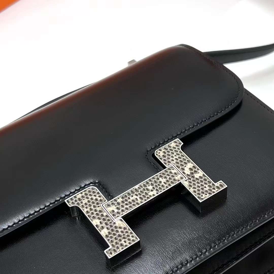 Hermès（爱马仕）Constance 空姐包 Box皮 Ck89 黑色 拼 自然色 蜥蜴扣 19cm 全手工蜡线缝制 Phw