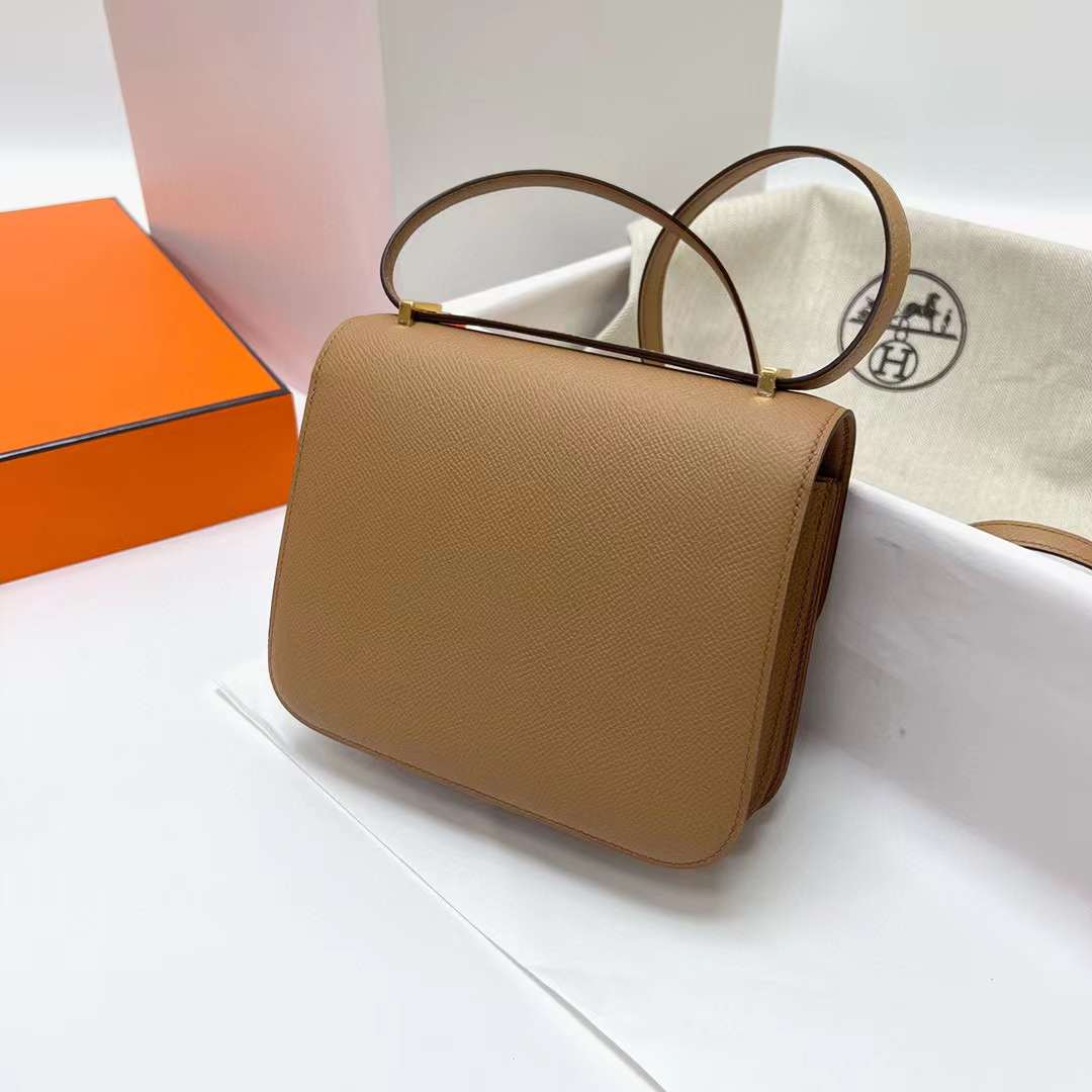 Hermès（爱马仕）Constance 空姐包 Epsom 0M 奶茶色 金扣 19cm 全手工蜡线缝制 Ghw
