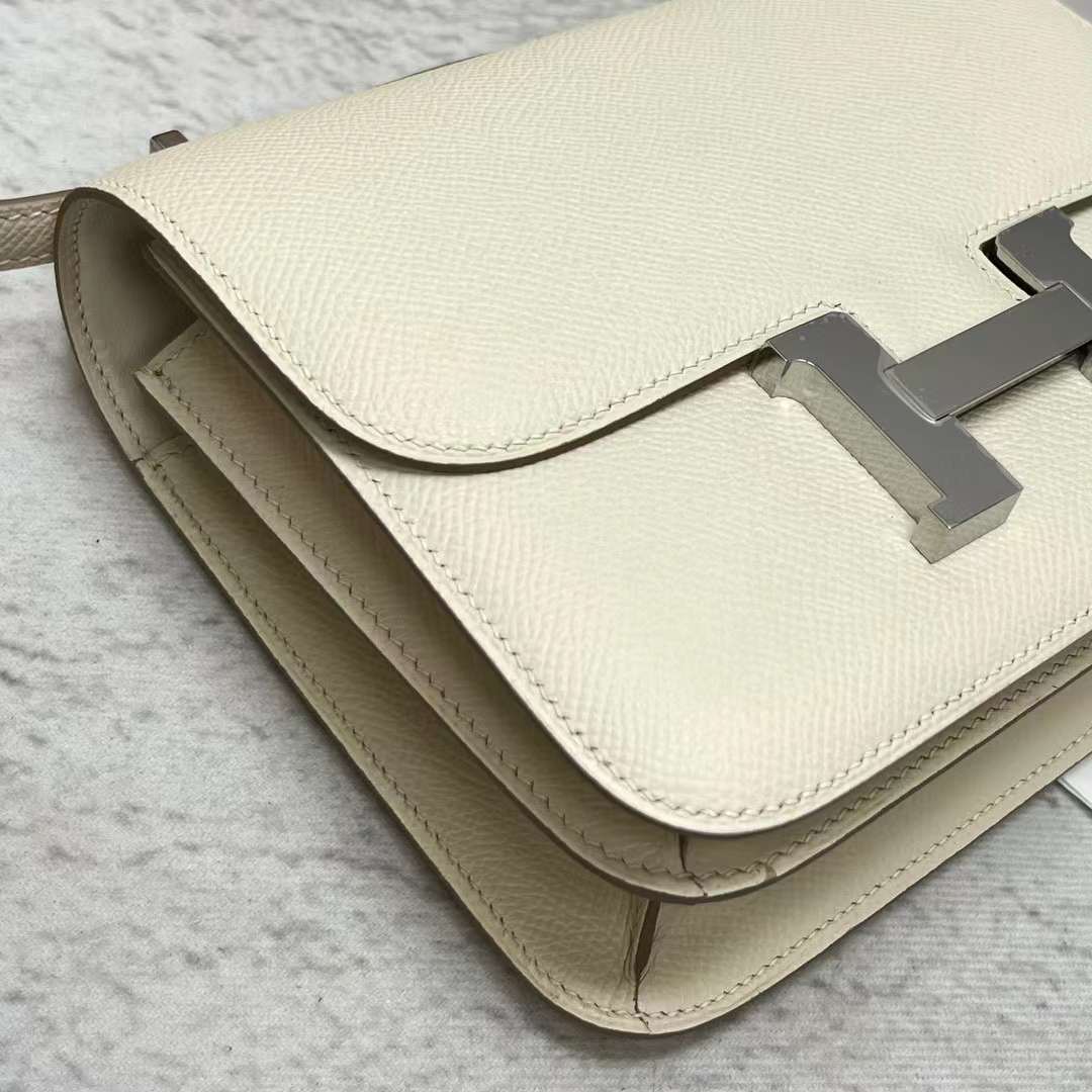 Hermès（爱马仕）Constance 空姐包 Epsom Ck10 奶昔白 银扣 19cm 全手工蜡线缝制 Phw