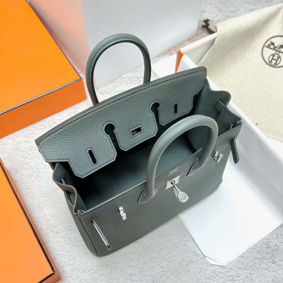Hermès（爱马仕）Birkin 铂金包 Togo皮 Cc63 杏绿色 银扣 25cm 全手工蜡线缝制 Phw
