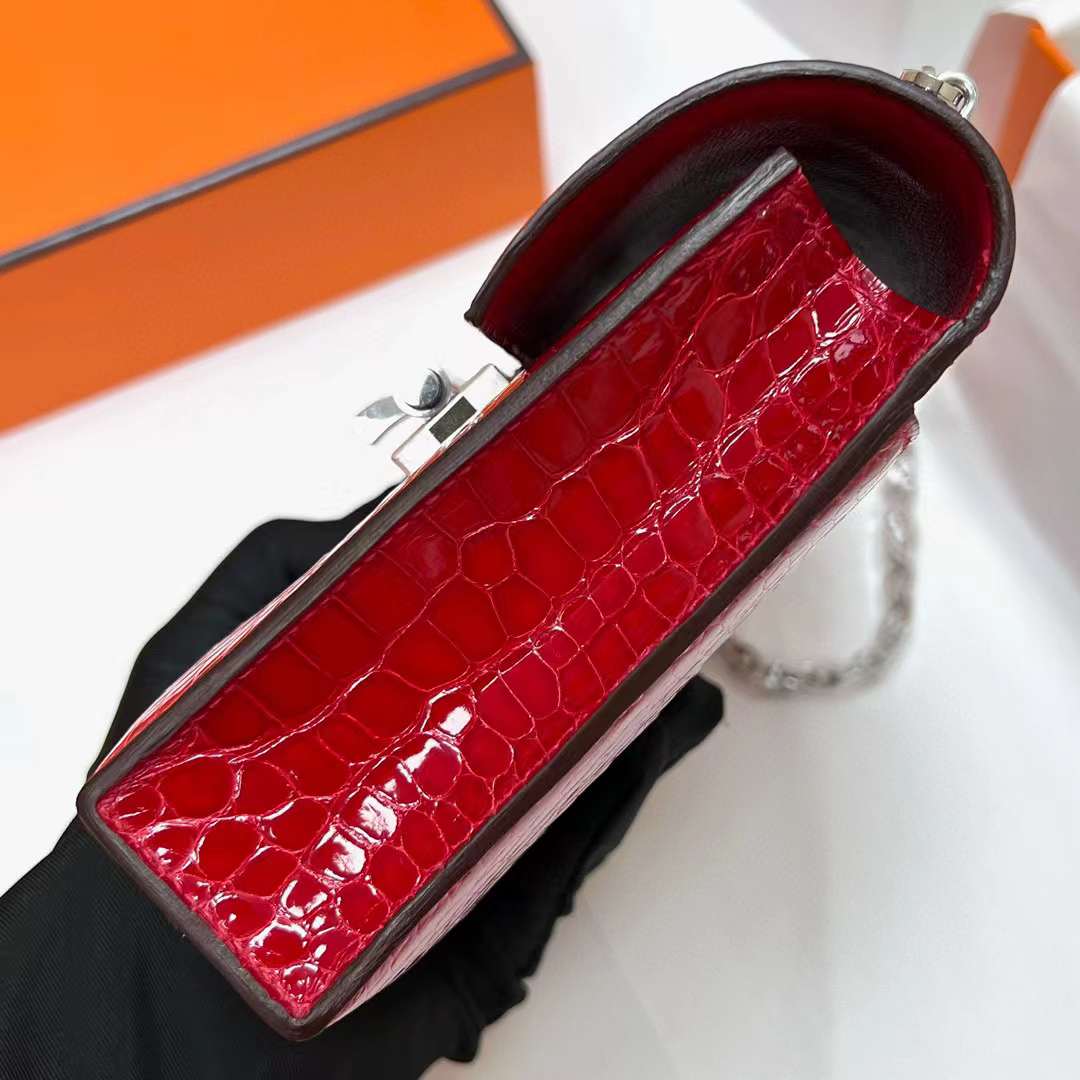 Hermès（爱马仕）Verrou 机枪包 亮面美洲鳄鱼 Ck95 法拉利红 银扣 17.5cm 全手工蜡线缝制 Phw