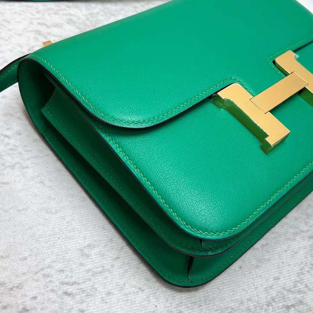 Hermès（爱马仕）Constance 康斯坦斯 Swift 6W 薄荷绿 金扣 19cm 全手工蜡线缝制 Ghw