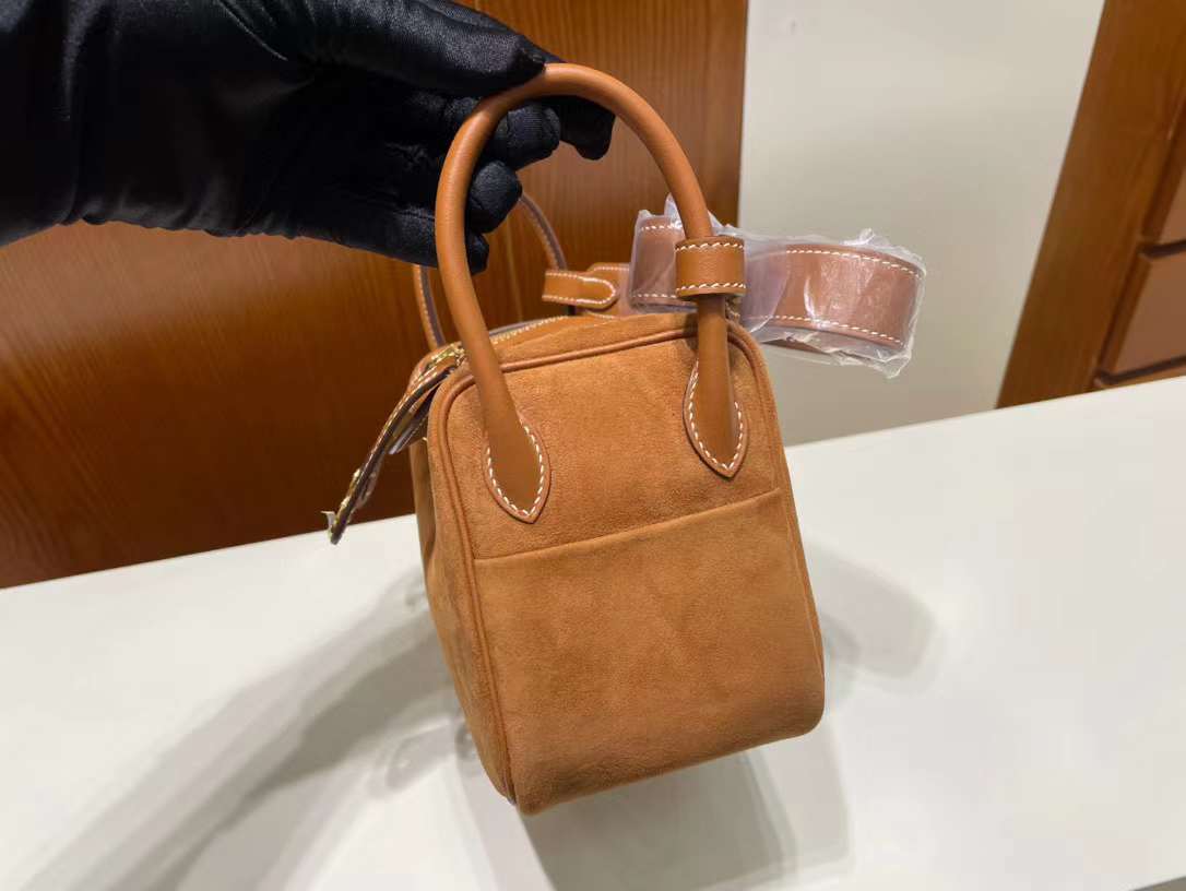 Hermès（爱马仕）Mini Lindy 迷你琳迪包 Suede 拼 Swift Ck37 金棕色 金扣 19cm 全手工蜡线缝制 Ghw
