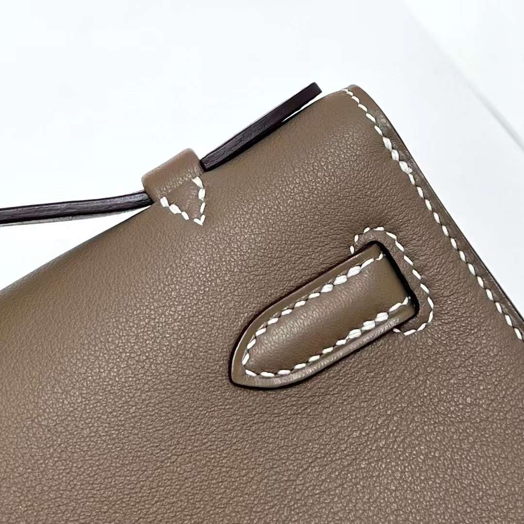 Hermès（爱马仕）Mini Kelly Pochette Swift Ck18 大象灰 内拼 9D 琥珀黄 银扣 22cm 全手工蜡线缝制 phw