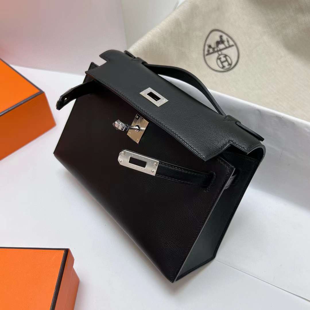 Hermès（爱马仕）Mini Kelly Pochette Swift Ck89 黑色 银扣 22cm 全手工蜡线缝制 Phw