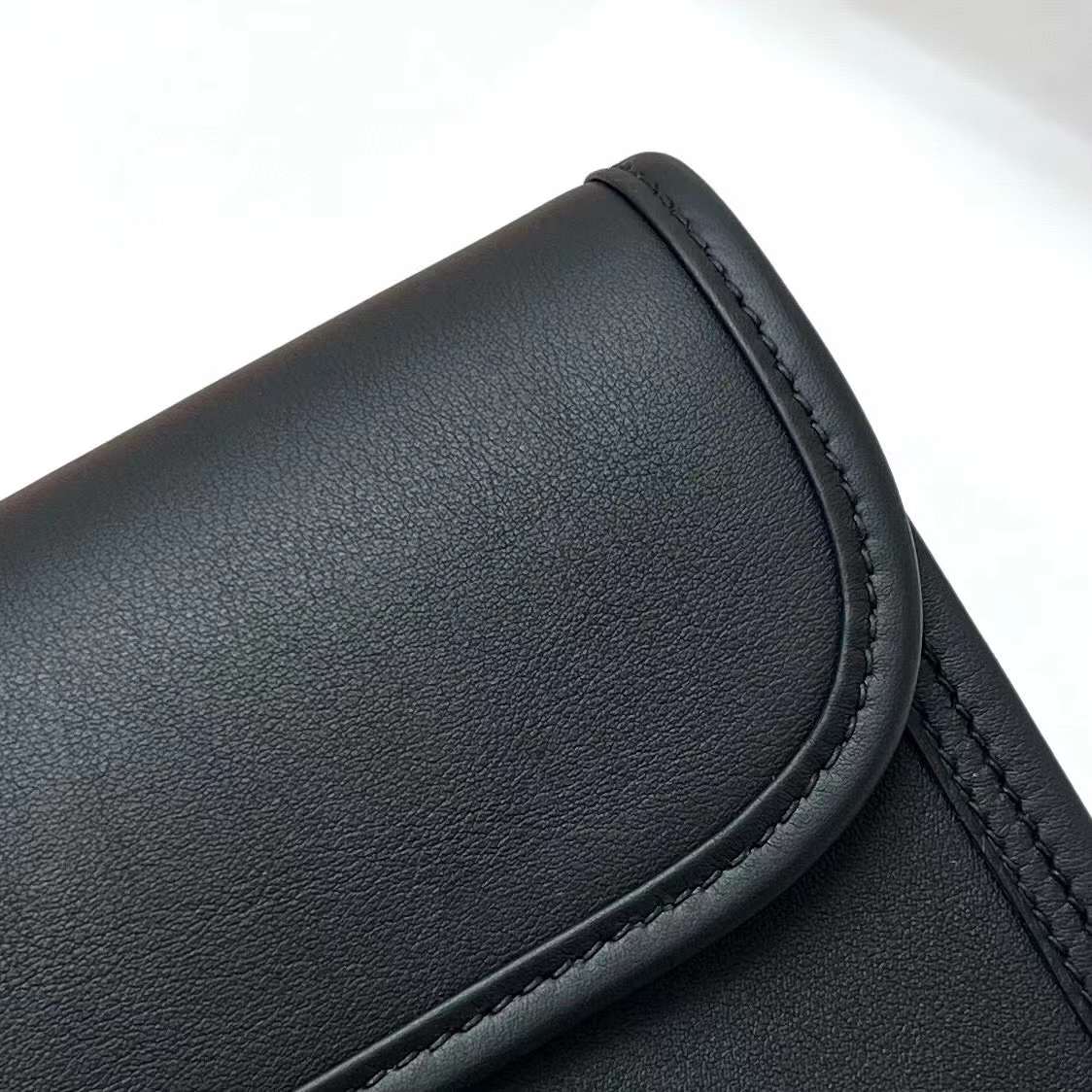 Hermès（爱马仕）Jige 手包 Swift Ck89 黑色 自然色蜥蜴扣 29cm 全手工蜡线缝制