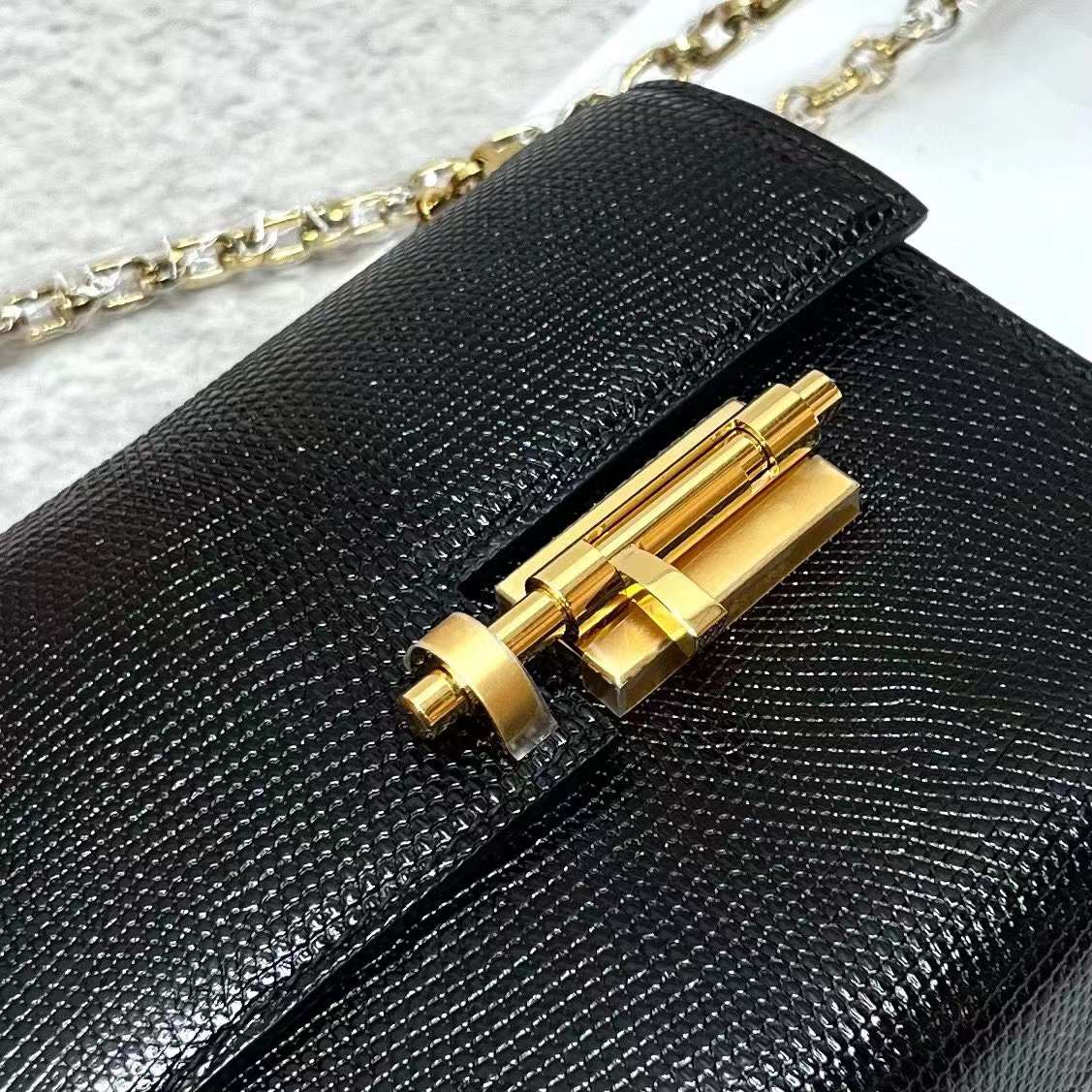 Hermès（爱马仕）Verrou 机枪包 Lizard 进口蜥蜴皮 Ck89 黑色 金扣 17.5cm 全手工蜡线缝制 Ghw