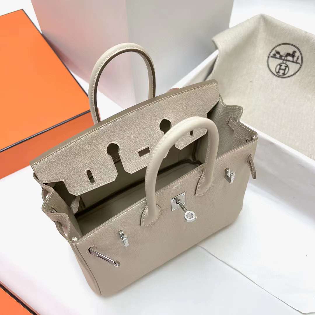 Hermès（爱马仕）Birkin 铂金包 Togo皮 Ck10 奶昔白 银扣 25cm 全手工蜡线缝制 Phw