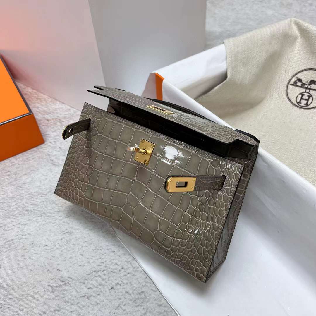 Hermès（爱马仕）Mini Kelly Pochette 亮面美洲鳄鱼皮 Ck81 斑鸠灰 金扣 22cm 全手工蜡线缝制 Ghw