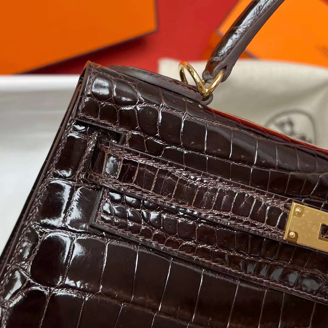 Hermès（爱马仕）Kelly 凯莉包 亮面尼罗鳄鱼皮 Shiny Nilo Crocodile 4A 咖啡色 金扣 28cm 全手工蜡线缝制 Ghw