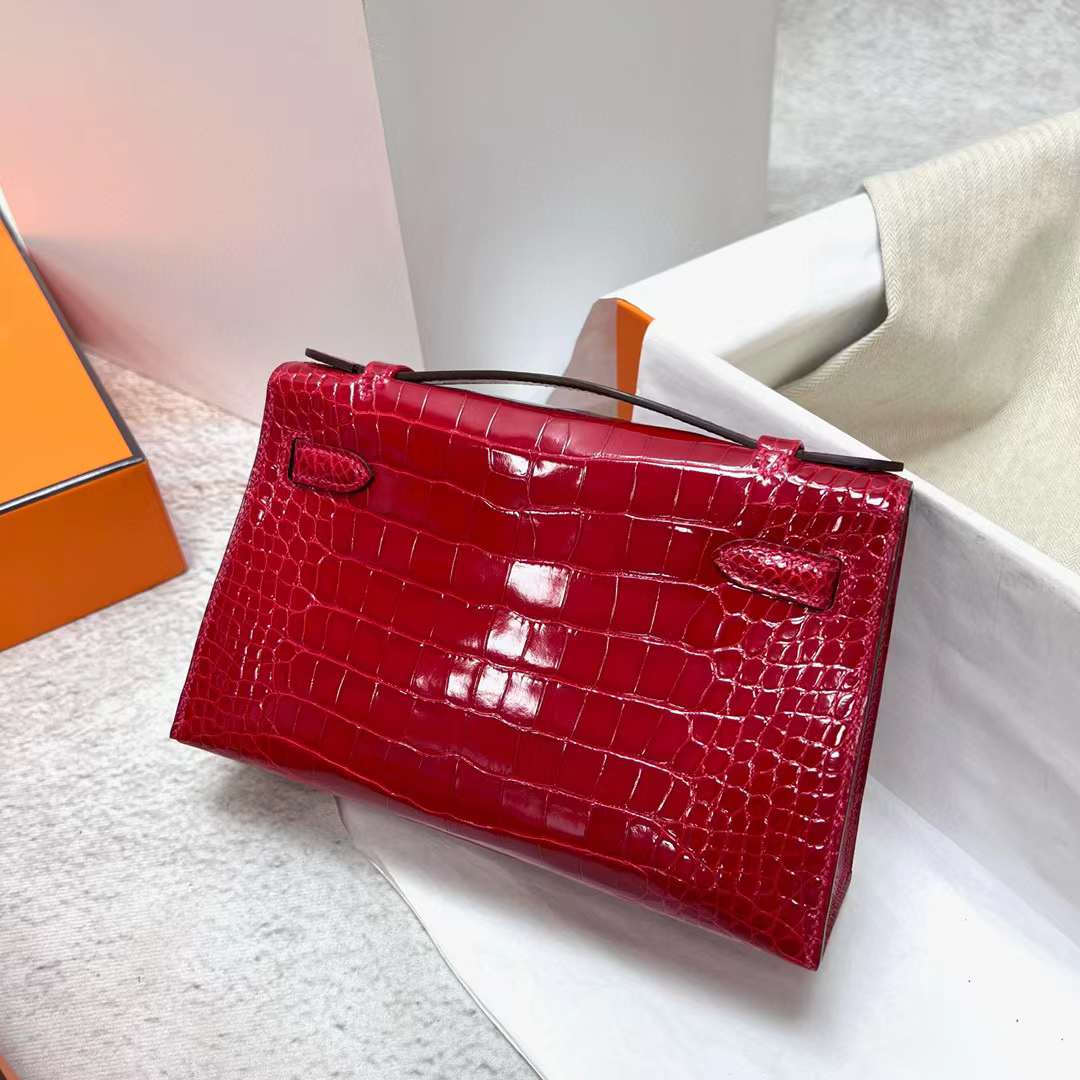 Hermès（爱马仕）Mini Kelly Pochette 亮面美洲鳄鱼皮 Ck95 法拉利红 银扣 22cm 全手工蜡线缝制 Phw