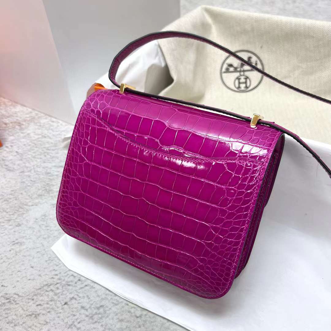 Hermès（爱马仕）Constance 空姐包 亮面美洲鳄鱼 J5 天方夜谭粉紫 金扣 19cm 全手工蜡线缝制 Ghw