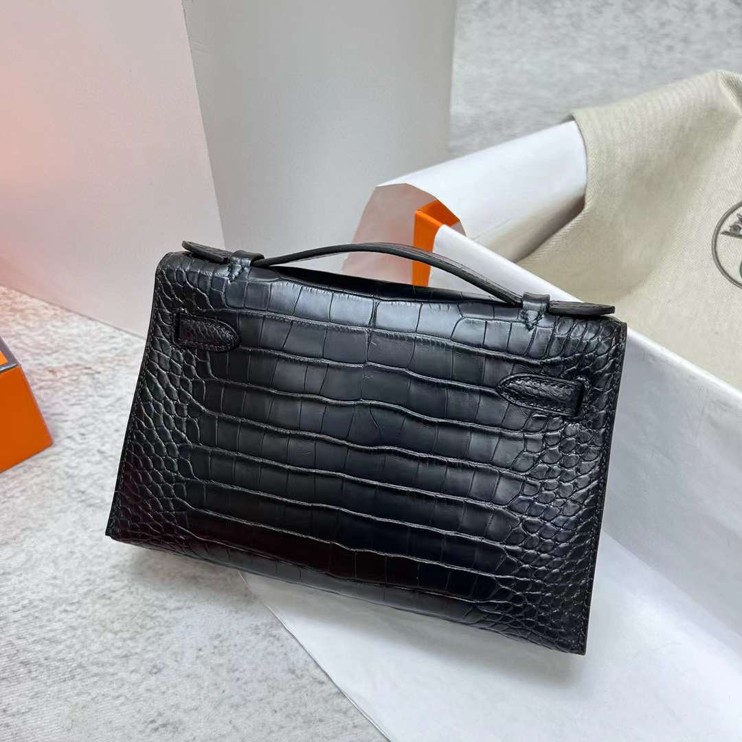 Hermès（爱马仕）Mini Kelly Pochette 雾面美洲鳄鱼 Ck89 黑色 银扣 22cm 全手工蜡线缝制 Phw
