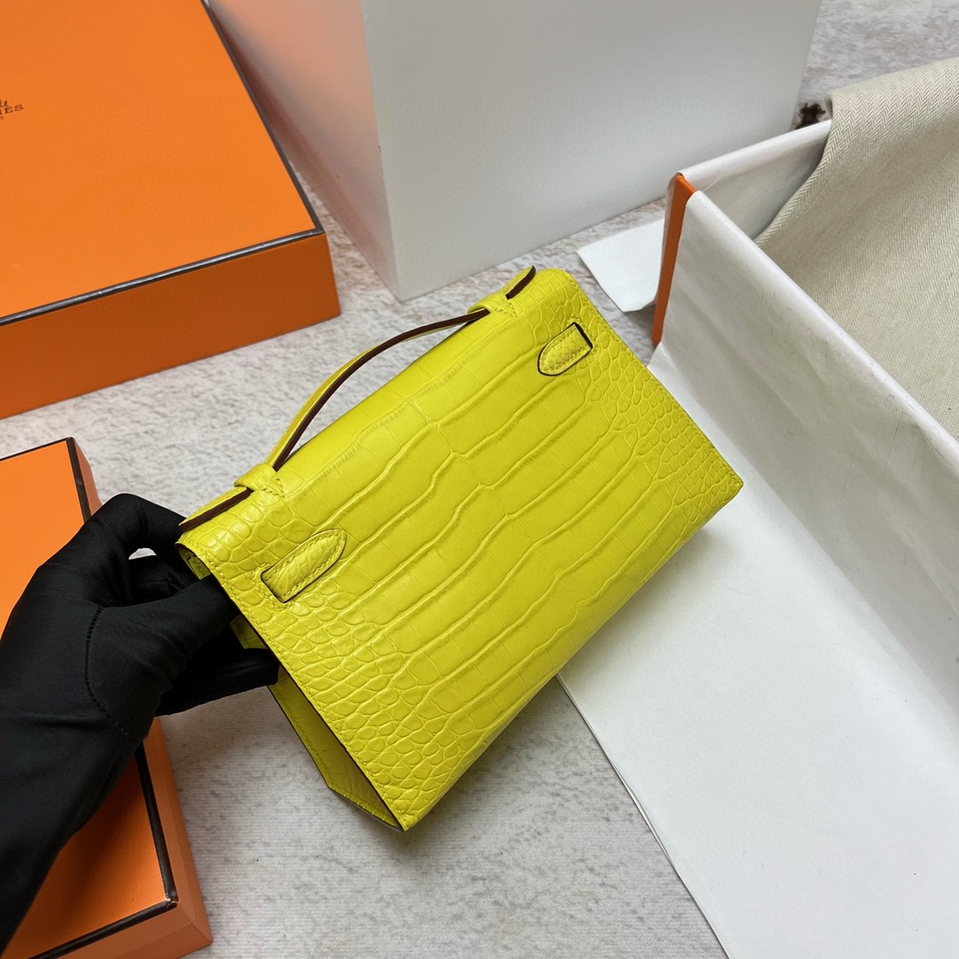 Hermès（爱马仕）Mini pochette Alligator matt 雾面鳄鱼皮 柠檬黄 银扣 PHW 22cm 手拿包