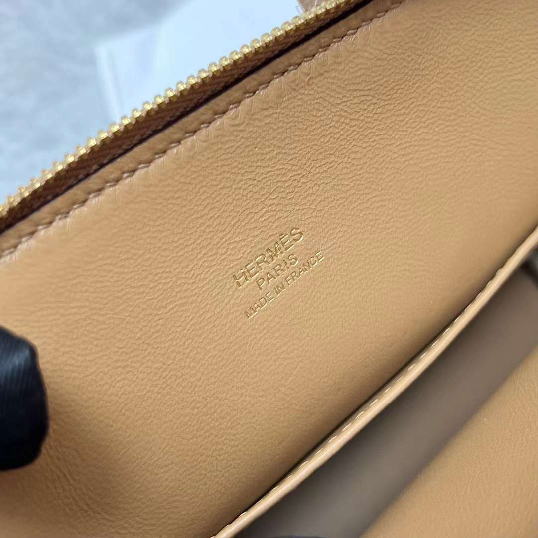 Hermès（爱马仕）Mini Bolide 迷你保龄球包 Evercolor 0M 奶茶色 金扣 19cm 全手工蜡线缝制 Ghw