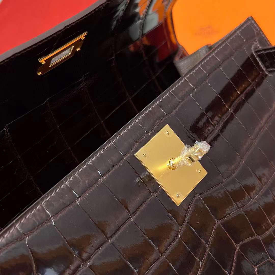Hermès（爱马仕）Kelly 凯莉包 亮面尼罗鳄鱼皮 Shiny Nilo Crocodile 4A 咖啡色 金扣 28cm 全手工蜡线缝制 Ghw