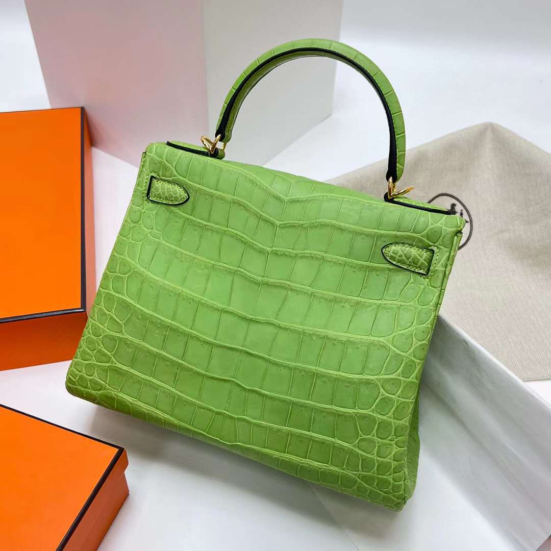 Hermès（爱马仕）Kelly 凯莉包 雾面尼罗鳄鱼 Matte Nilo Crocodile 苹果绿 金扣 28cm 全手工蜡线缝制 Ghw