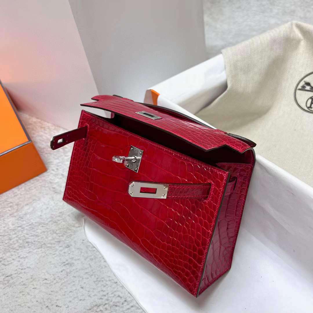 Hermès（爱马仕）Mini Kelly Pochette 亮面美洲鳄鱼皮 Ck95 法拉利红 银扣 22cm 全手工蜡线缝制 Phw