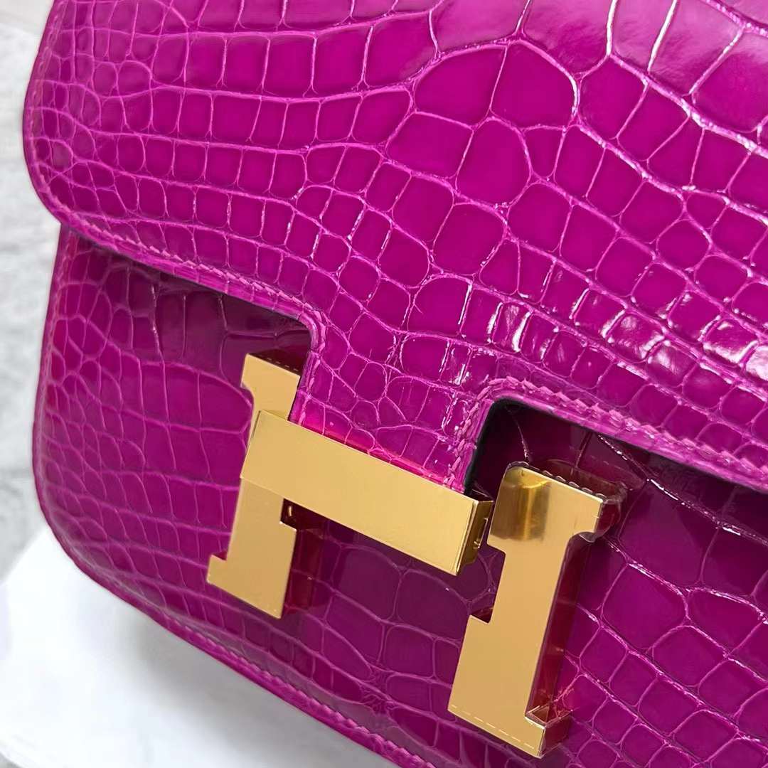 Hermès（爱马仕）Constance 空姐包 亮面美洲鳄鱼 J5 天方夜谭粉紫 金扣 19cm 全手工蜡线缝制 Ghw