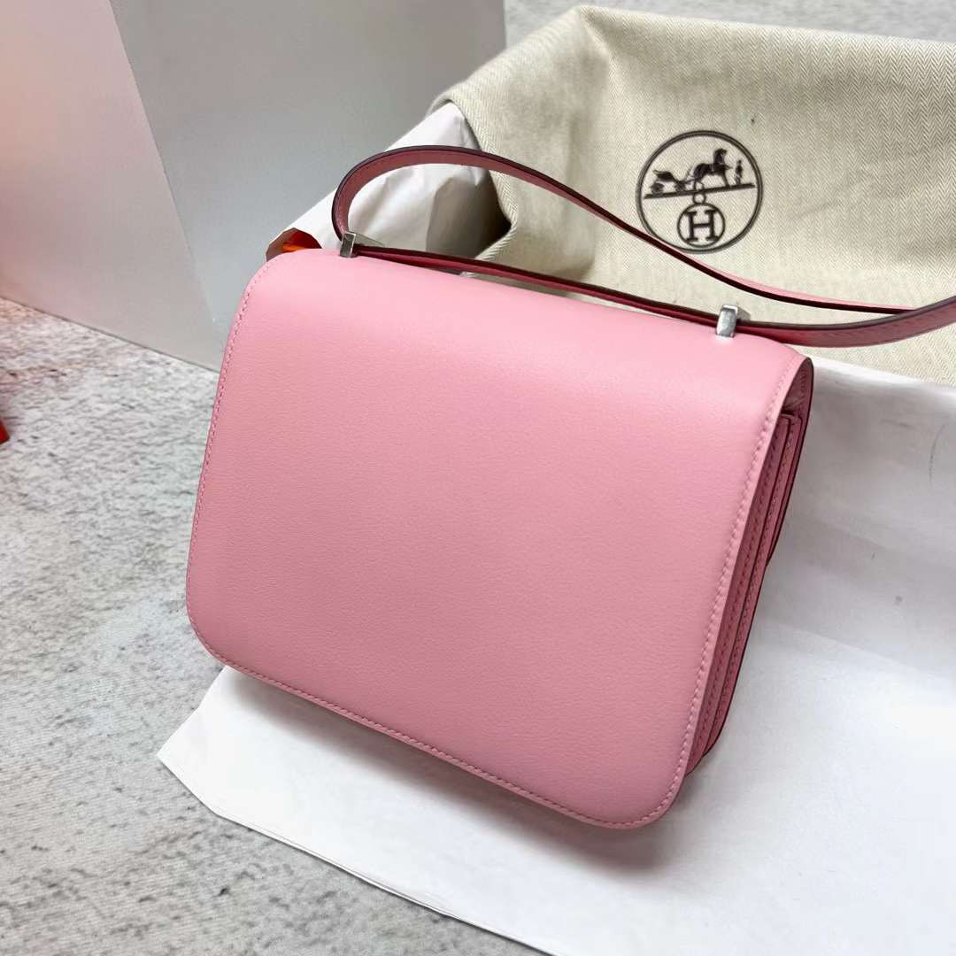 Hermès（爱马仕）Constance 空姐包 Swift 3Q 新粉色 蜥蜴扣 19cm 全手工蜡线缝制 Phw