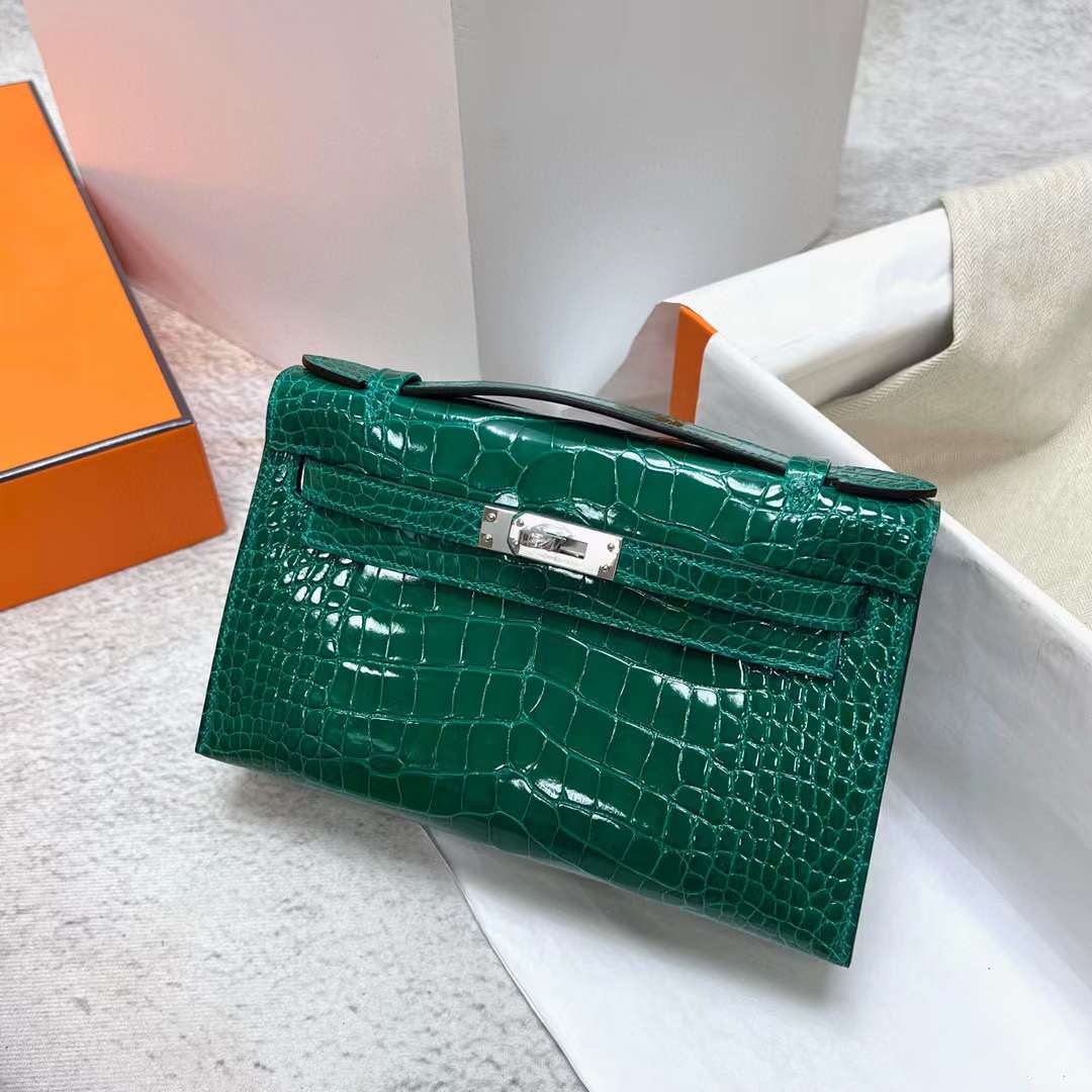 Hermès（爱马仕）Mini Kelly Pochette 亮面美洲鳄鱼皮 6Q 翡翠绿 银扣 22cm 全手工蜡线缝制 Phw
