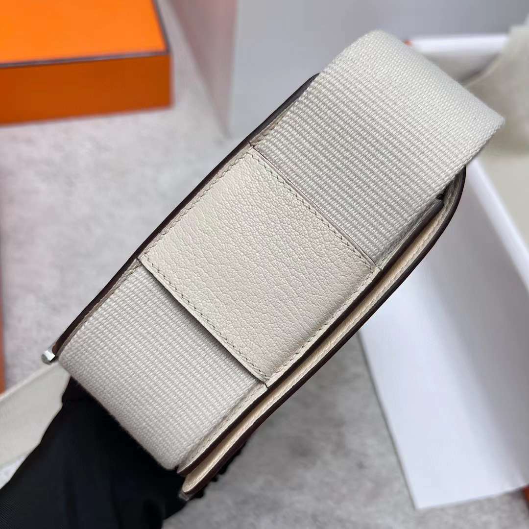 Hermès（爱马仕）Geta 木屐包 Chevre 进口山羊皮 I2 奶油白 银扣 20cm 全手工蜡线缝制 Phw