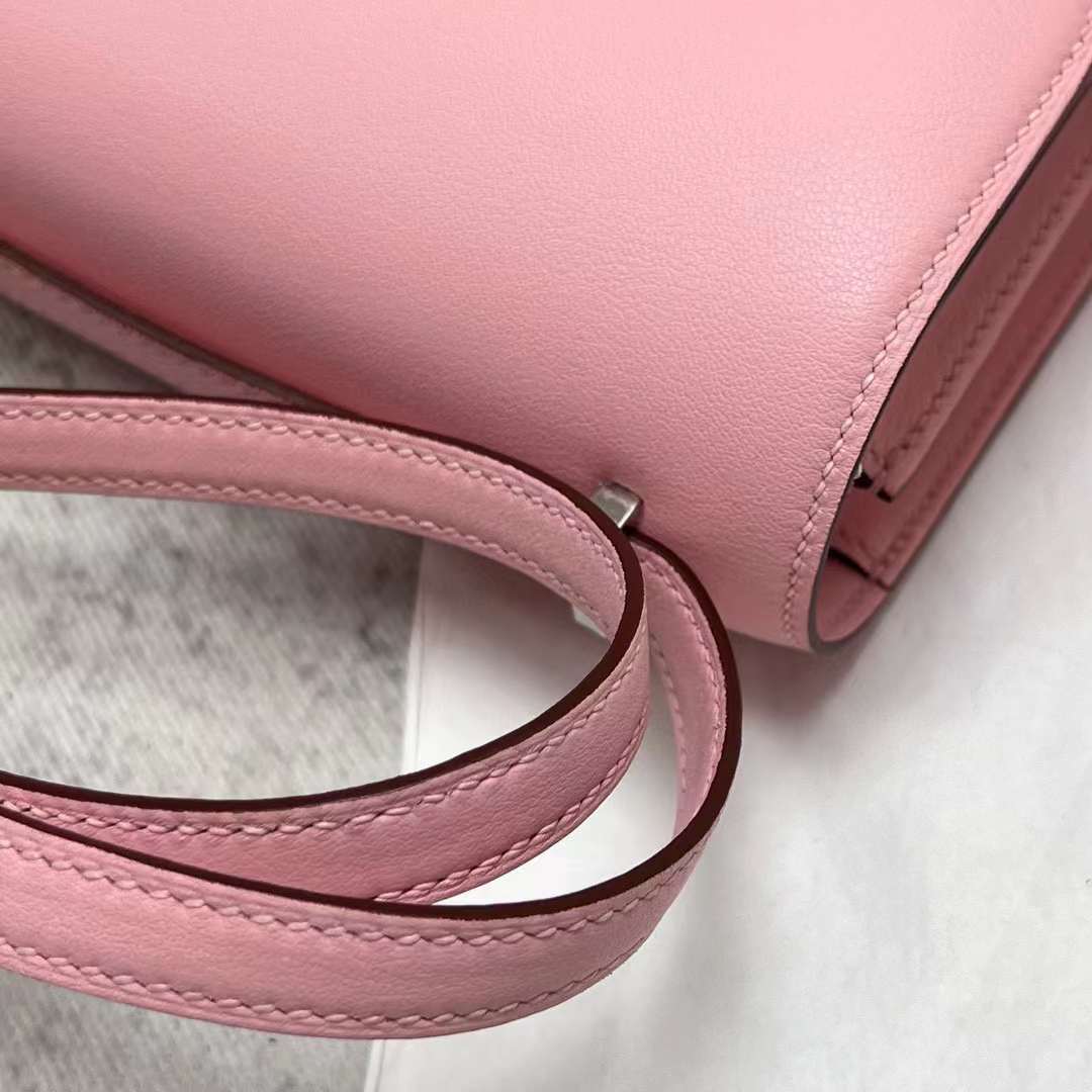 Hermès（爱马仕）Constance 空姐包 Swift 3Q 新粉色 蜥蜴扣 19cm 全手工蜡线缝制 Phw